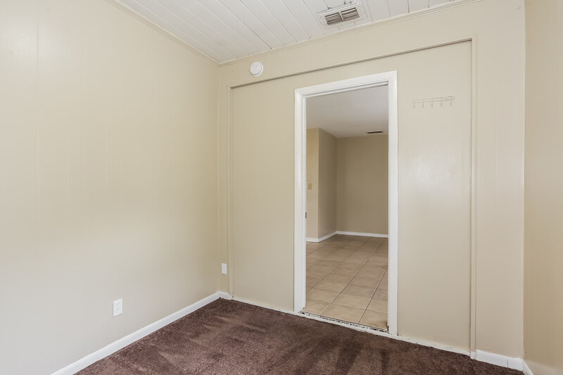 1,280/Mo, 2025 Prospect St E Jacksonville, FL 32254 Bedroom View 3
