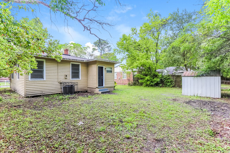 1,280/Mo, 2025 Prospect St E Jacksonville, FL 32254 Rear View 2