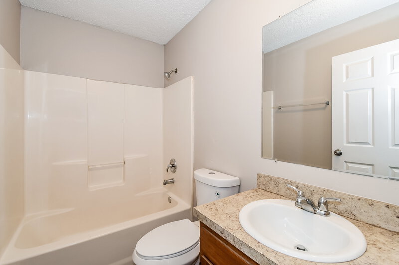 1,250/Mo, 2079 McQuade St Jacksonville, FL 32209 Bathroom View