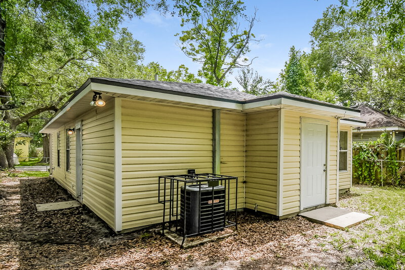 1,250/Mo, 2079 McQuade St Jacksonville, FL 32209 Rear View