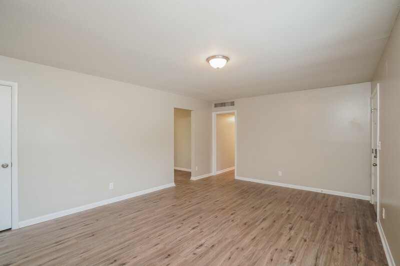 1,475/Mo, 2085 Hugh Edwards Dr Jacksonville, FL 32210 Living Room View 3