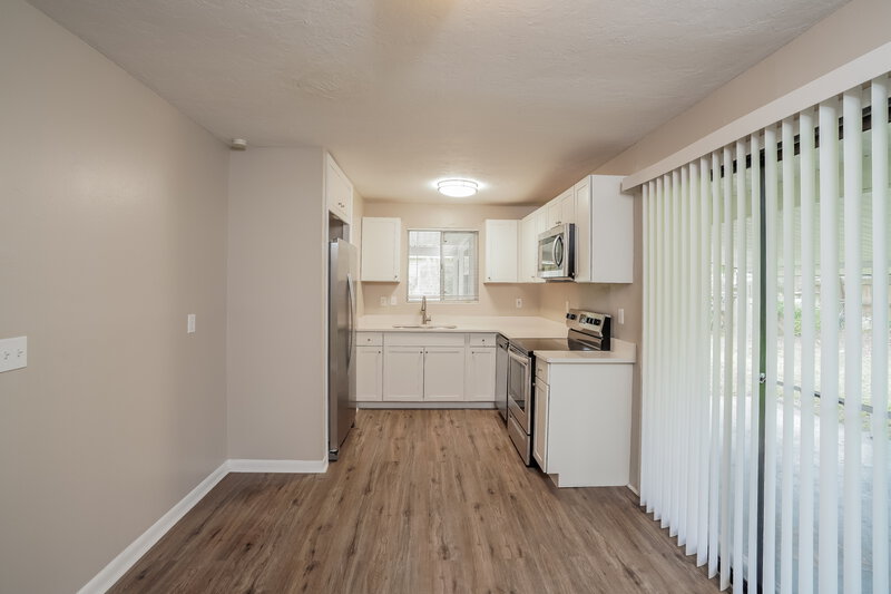 1,475/Mo, 2085 Hugh Edwards Dr Jacksonville, FL 32210 Kitchen View