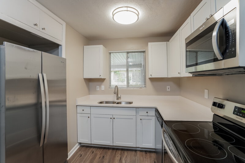 1,475/Mo, 2085 Hugh Edwards Dr Jacksonville, FL 32210 Kitchen View 2