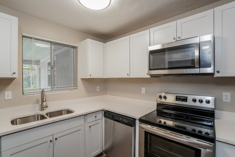 1,475/Mo, 2085 Hugh Edwards Dr Jacksonville, FL 32210 Kitchen View 3