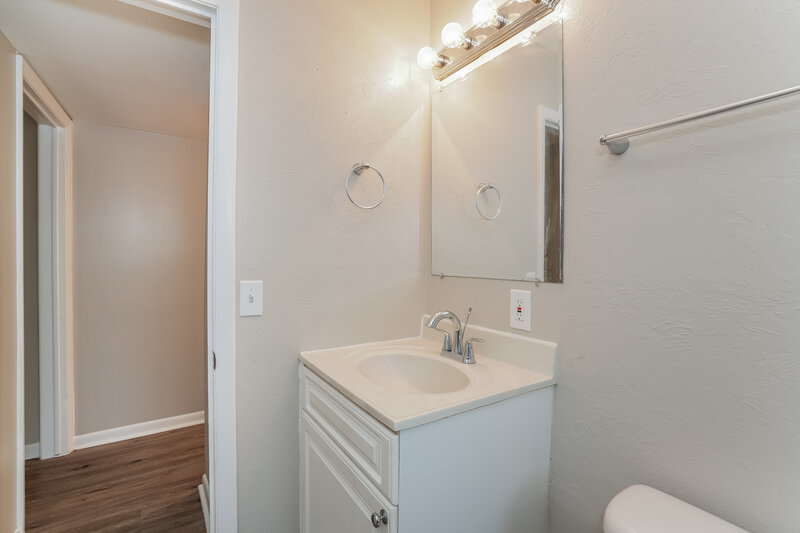 1,475/Mo, 2085 Hugh Edwards Dr Jacksonville, FL 32210 Bathroom View