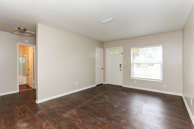 1,280/Mo, 2140 Sunrise Dr Jacksonville, FL 32246 Living Room View