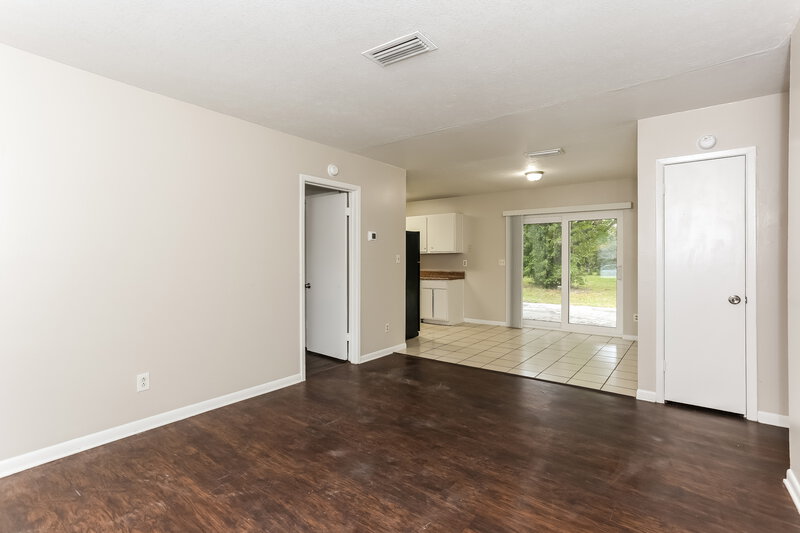 1,280/Mo, 2140 Sunrise Dr Jacksonville, FL 32246 Living Room View 3