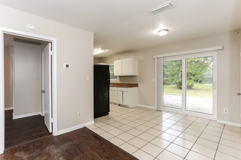 1,280/Mo, 2140 Sunrise Dr Jacksonville, FL 32246 Kitchen View