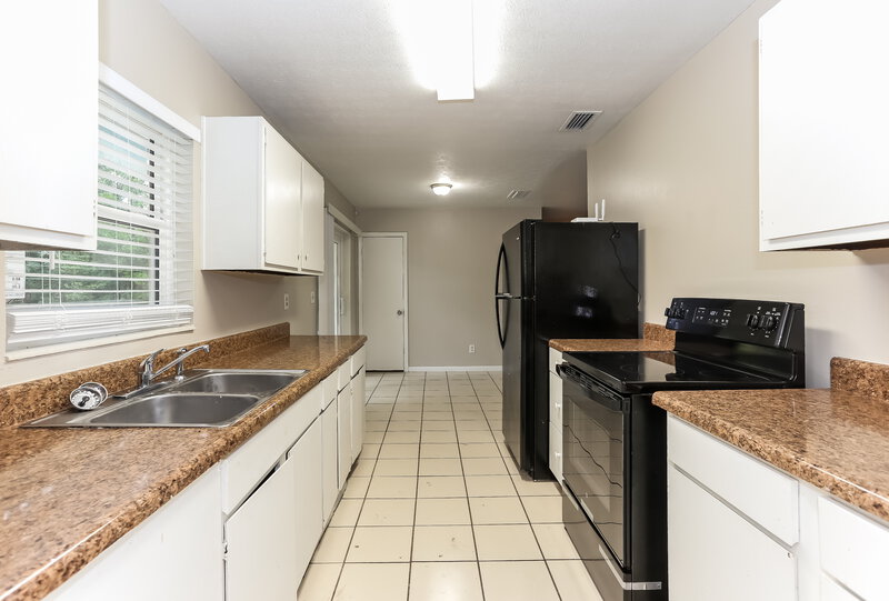 1,280/Mo, 2140 Sunrise Dr Jacksonville, FL 32246 Kitchen View 3