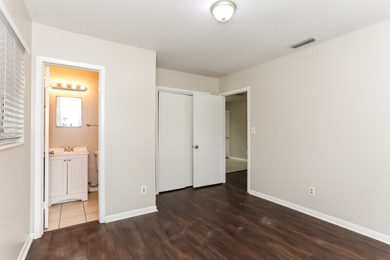 1,280/Mo, 2140 Sunrise Dr Jacksonville, FL 32246 Main Bedroom View