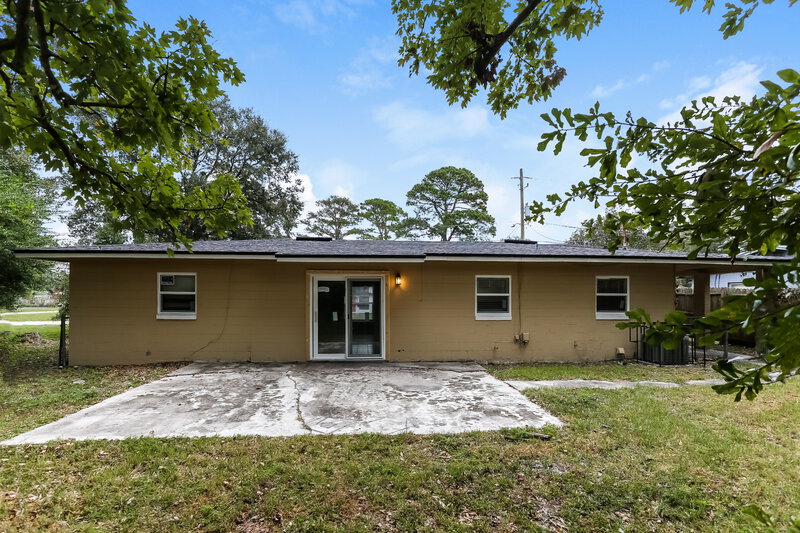1,280/Mo, 2140 Sunrise Dr Jacksonville, FL 32246 Rear View