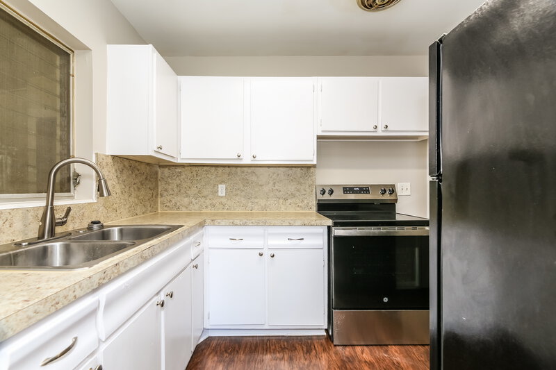 1,640/Mo, 2202 Leon Rd Jacksonville, FL 32246 Kitchen View 2