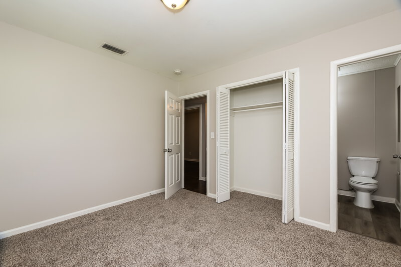 1,640/Mo, 2202 Leon Rd Jacksonville, FL 32246 Main Bedroom View
