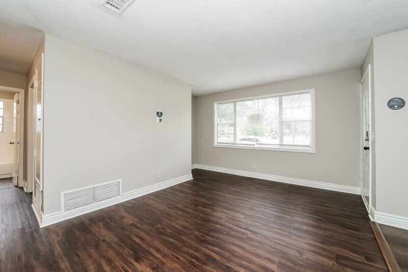 1,470/Mo, 2227 McCarty Dr Jacksonville, FL 32210 Living Room View 2