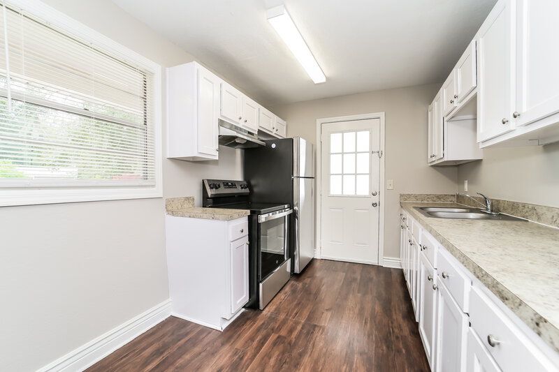 1,470/Mo, 2227 McCarty Dr Jacksonville, FL 32210 Kitchen View 3