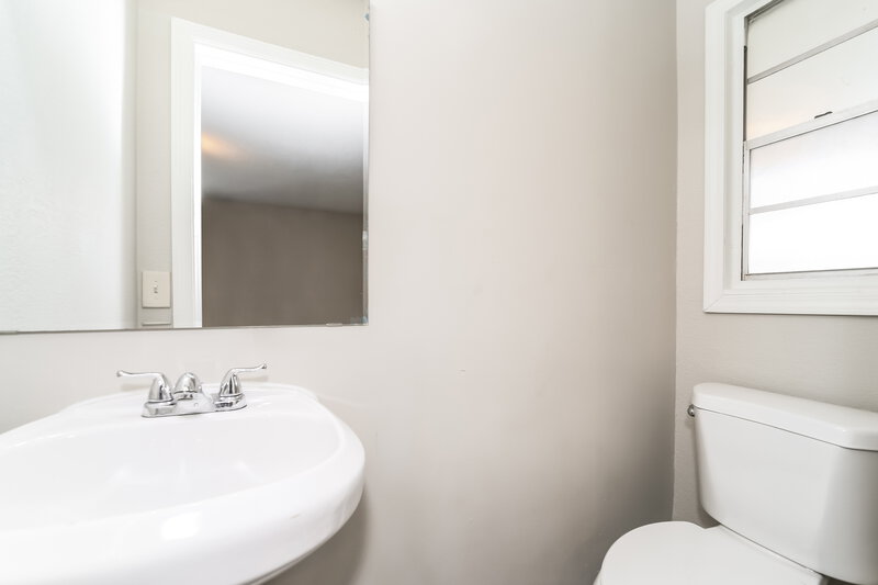 1,470/Mo, 2227 McCarty Dr Jacksonville, FL 32210 Main Bathroom View