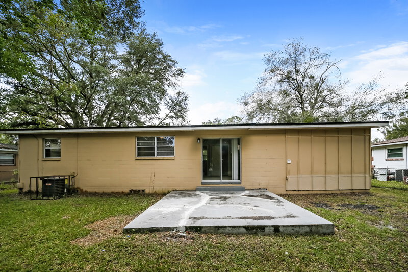 1,470/Mo, 2227 McCarty Dr Jacksonville, FL 32210 Rear View