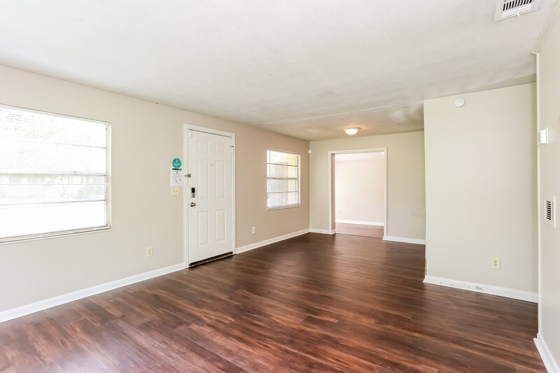 1,315/Mo, 2229 W 16th St Jacksonville, FL 32209 Living Room View