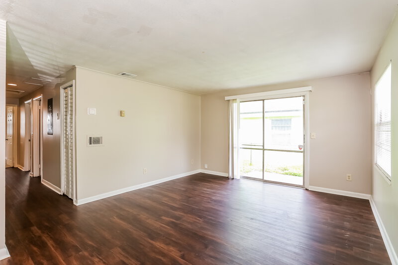 1,315/Mo, 2229 W 16th St Jacksonville, FL 32209 Living Room View 2