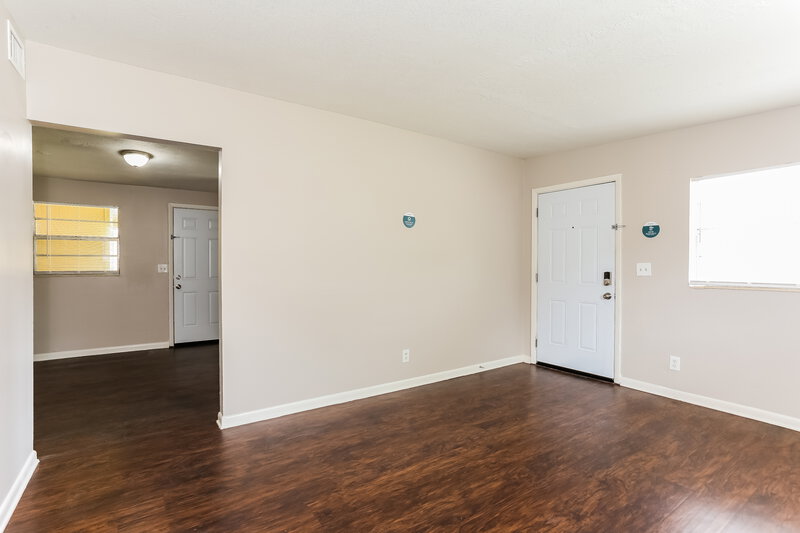 1,045/Mo, 2260 W 15th St Jacksonville, FL 32209 Living Room View 2