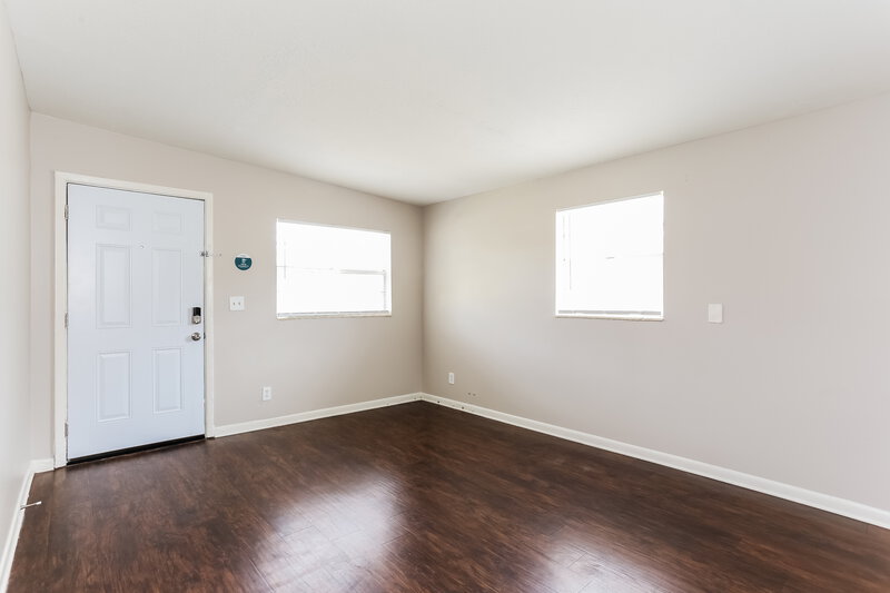 1,045/Mo, 2260 W 15th St Jacksonville, FL 32209 Living Room View 3