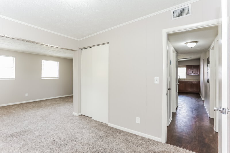 1,045/Mo, 2260 W 15th St Jacksonville, FL 32209 Main Bedroom View 3