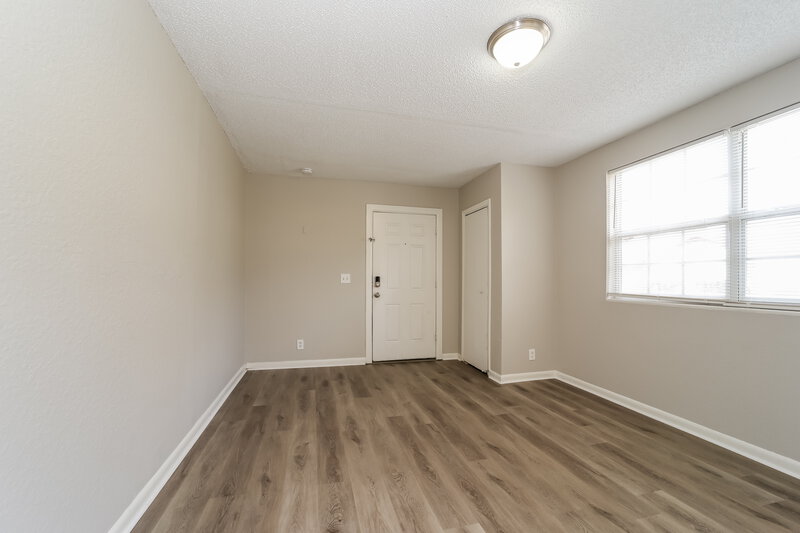 1,160/Mo, 2332 W 17th St Jacksonville, FL 32209 Living Room View 2