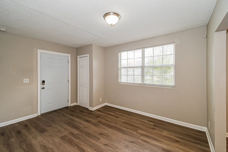 1,170/Mo, 2332 W 17th St Jacksonville, FL 32209 Living Room View