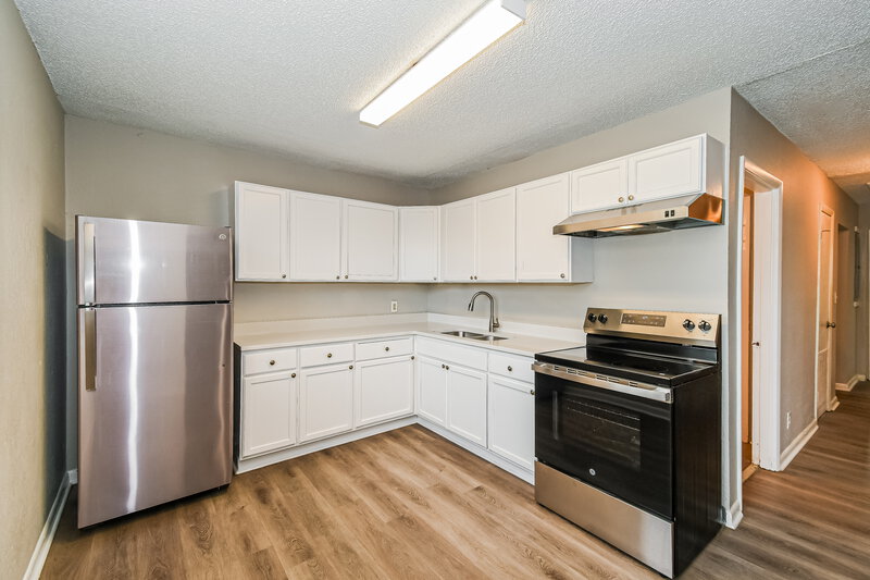 1,170/Mo, 2332 W 17th St Jacksonville, FL 32209 Kitchen View