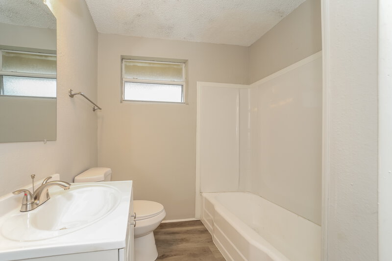 1,160/Mo, 2332 W 17th St Jacksonville, FL 32209 Bathroom View