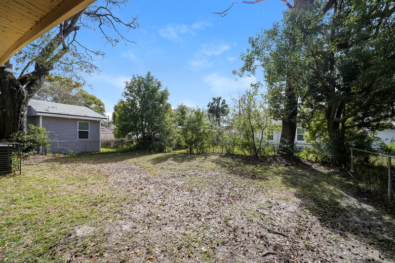 1,160/Mo, 2332 W 17th St Jacksonville, FL 32209 Rear View