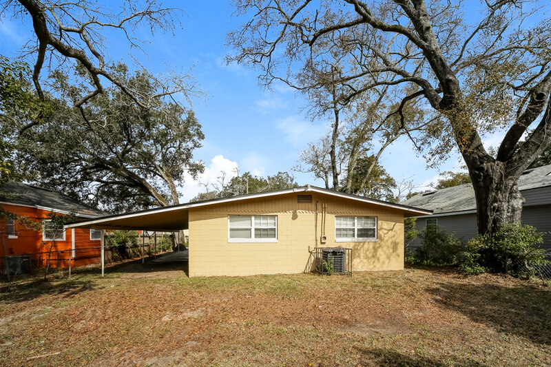 1,160/Mo, 2332 W 17th St Jacksonville, FL 32209 Rear View 2