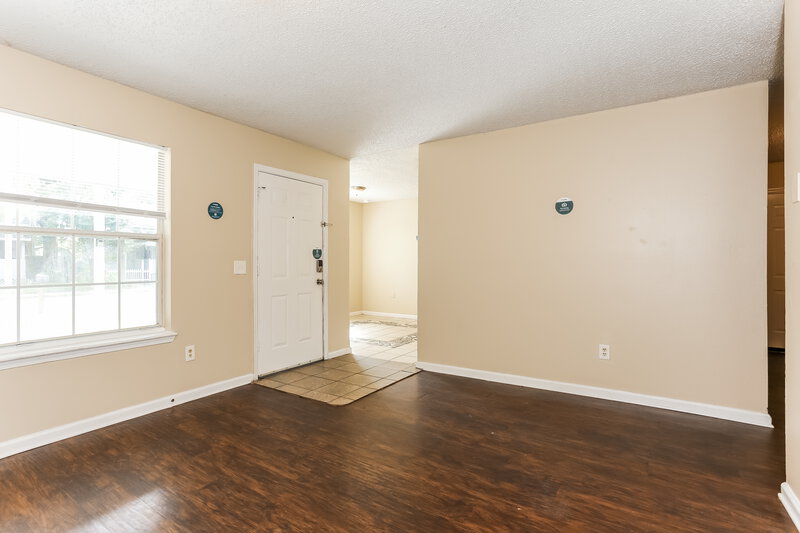 1,660/Mo, 2409 McQuade St Jacksonville, FL 32209 Living Room View