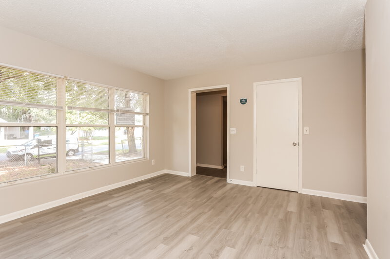 1,325/Mo, 2434 Quail Ave Jacksonville, FL 32218 Living Room View