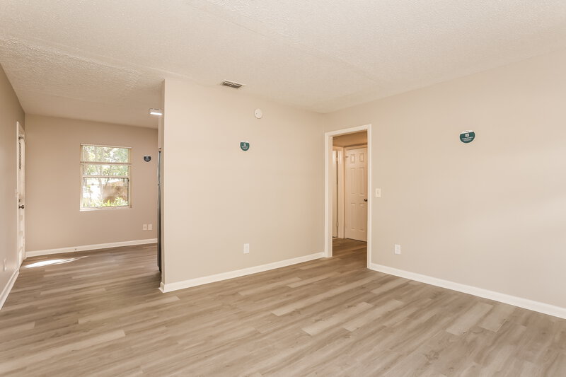 1,325/Mo, 2434 Quail Ave Jacksonville, FL 32218 Living Room View 2