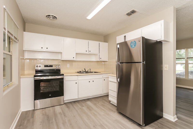 1,325/Mo, 2434 Quail Ave Jacksonville, FL 32218 Kitchen View