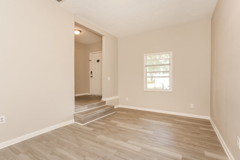 1,325/Mo, 2434 Quail Ave Jacksonville, FL 32218 Family Room View