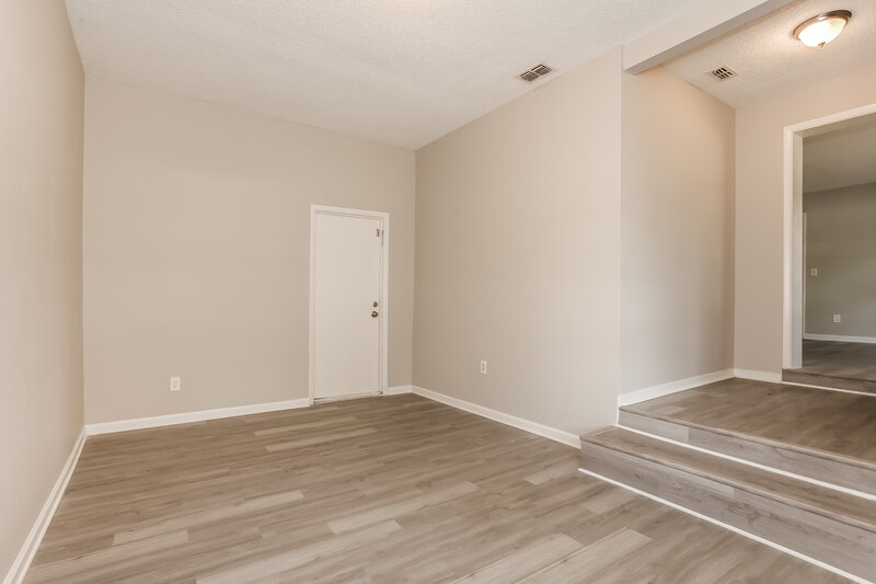 1,325/Mo, 2434 Quail Ave Jacksonville, FL 32218 Family Room View 2