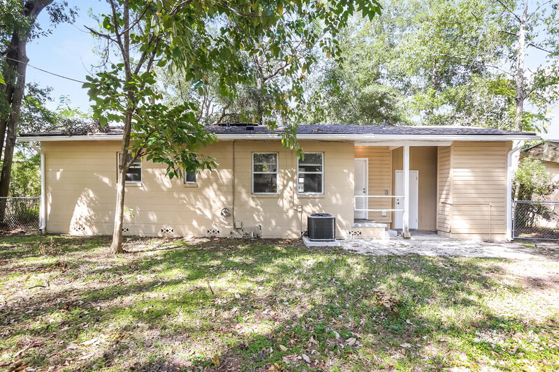 1,325/Mo, 2434 Quail Ave Jacksonville, FL 32218 Rear View