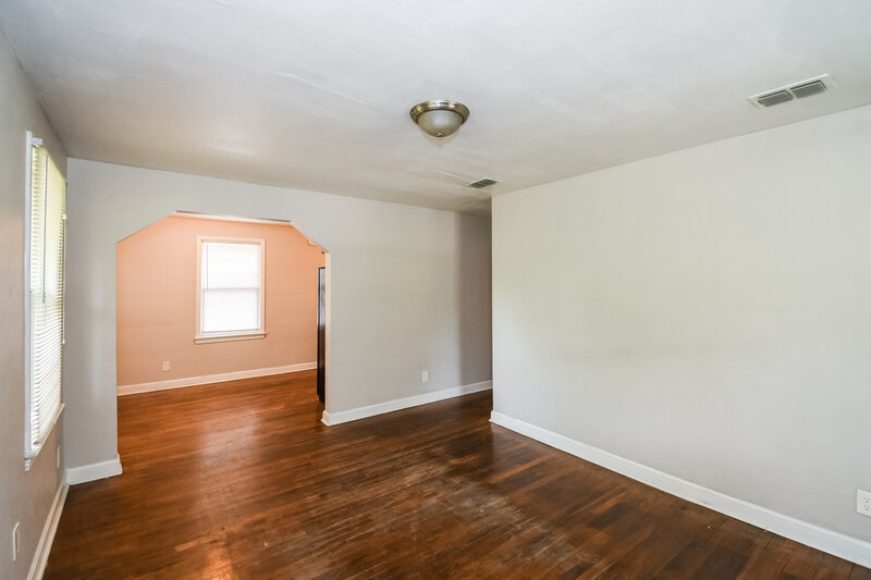 1,135/Mo, 2448 Ellington Ave Jacksonville, FL 32209 Living Room View 2