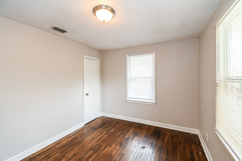 1,135/Mo, 2448 Ellington Ave Jacksonville, FL 32209 Main Bedroom View