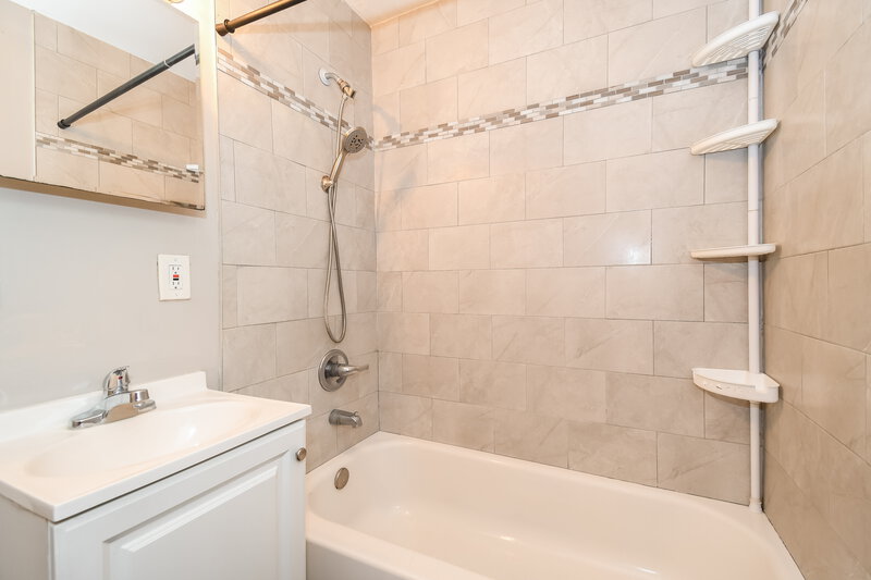 1,135/Mo, 2448 Ellington Ave Jacksonville, FL 32209 Bathroom View