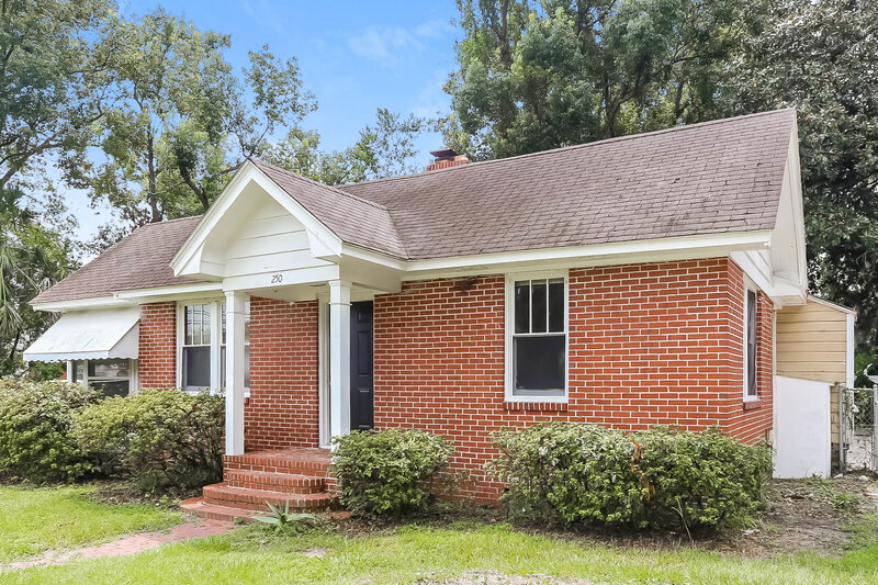 1,260/Mo, 250 W 62nd St Jacksonville, FL 32208 Front View