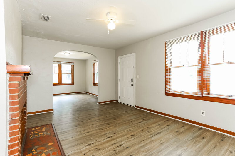 1,260/Mo, 250 W 62nd St Jacksonville, FL 32208 Living Room View