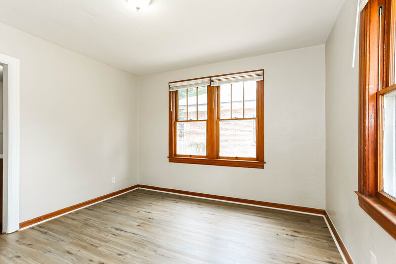 1,260/Mo, 250 W 62nd St Jacksonville, FL 32208 Dining Room View 2