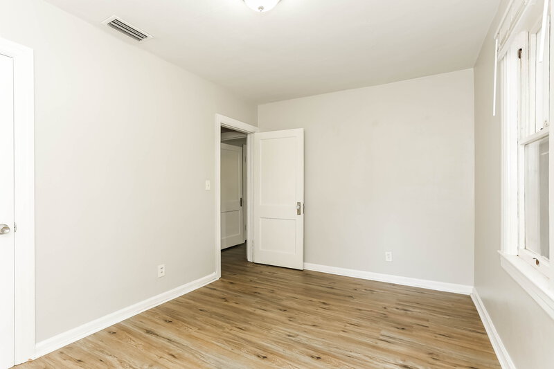 1,260/Mo, 250 W 62nd St Jacksonville, FL 32208 Bedroom View 2