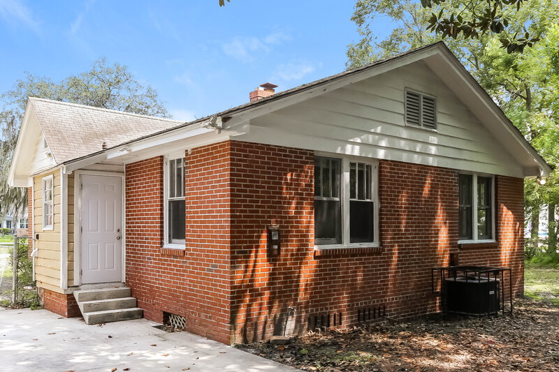 1,260/Mo, 250 W 62nd St Jacksonville, FL 32208 Rear View