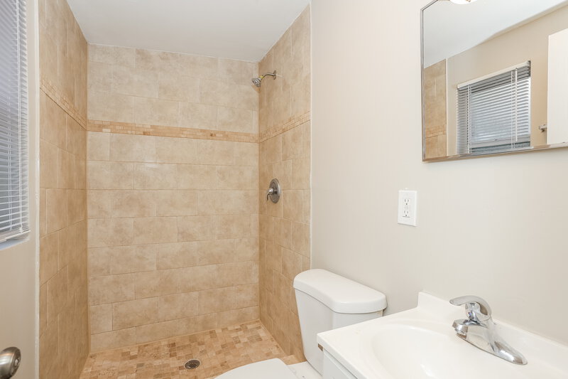 1,540/Mo, 2510 Arlex Dr W Jacksonville, FL 32211 Main Bathroom View