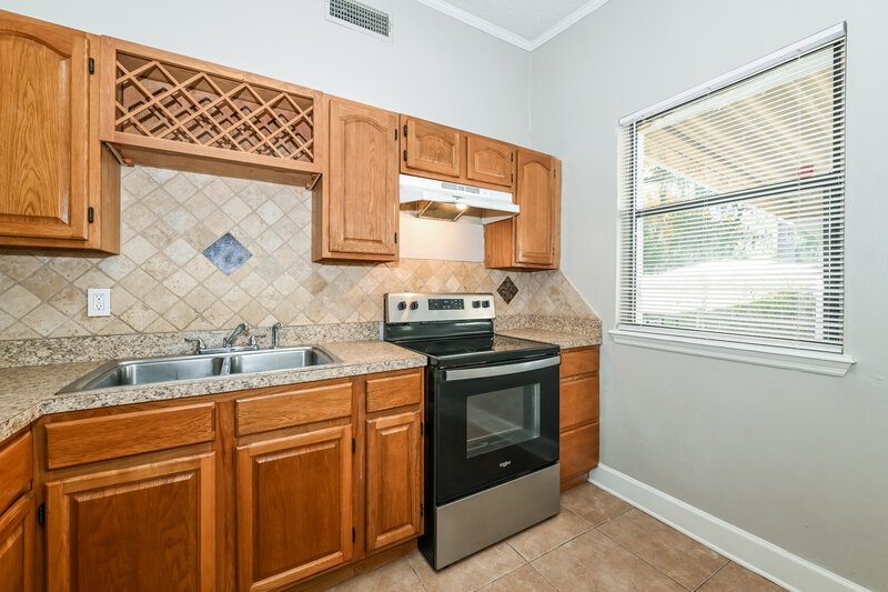 1,445/Mo, 2611 Lowes Pl Jacksonville, FL 32208 Kitchen View 2