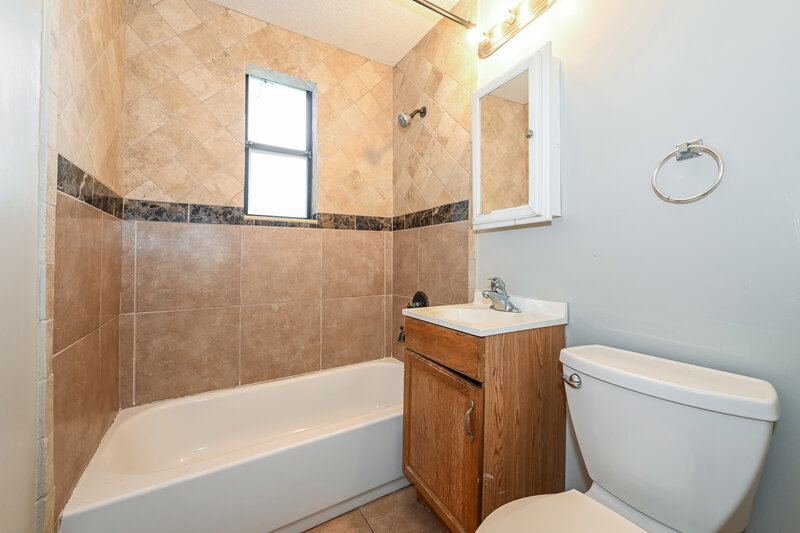 1,445/Mo, 2611 Lowes Pl Jacksonville, FL 32208 Bathroom View